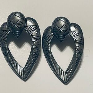 Brand Val Pewter Dangling Heart-Shaped Earrings w Backs pre-owned.